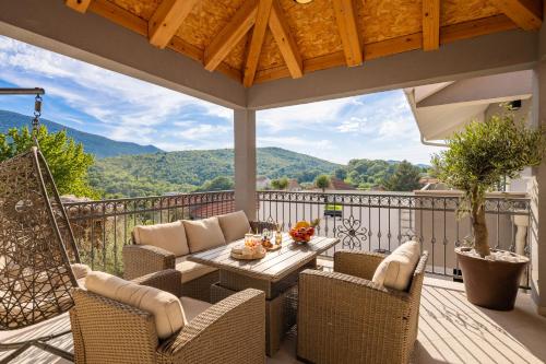 景觀, Villa Miravalle - private heated pool, jacuzzi, sauna, private garage parking in 奧斯特維卡