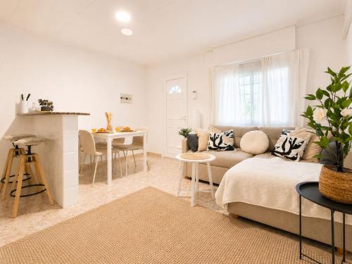 Your charming home in La Siesta - image 3