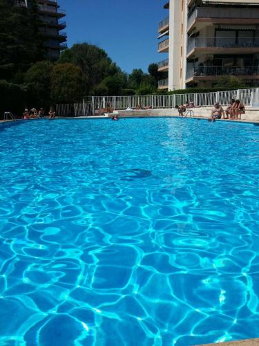 MAGNIFIQUE STUDIO PISCINE, VERDURE PROCHE MEr