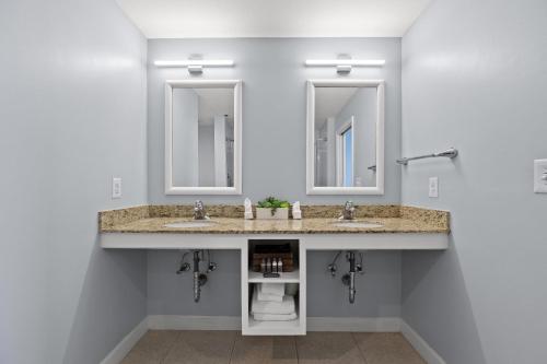 2 bedrooms, 3 beds