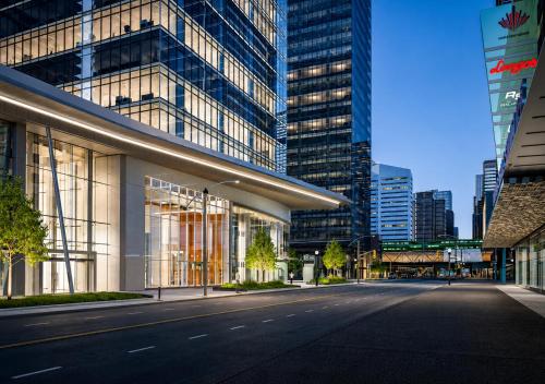 Aqualina Suites - Downtown Toronto, Opposite Scotiabank Arena, CN Tower, Rogers Centre & MTCC
