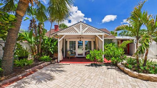 Sea Breeze Manor Inn in Gulfport (FL)