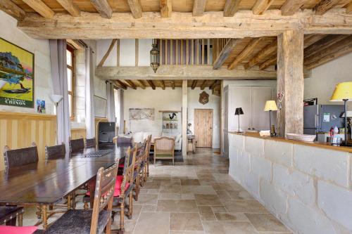 Viesnīcas āriene, La Motte Wilhelm de Sonnay -piscine in Cravant Les Coteaux