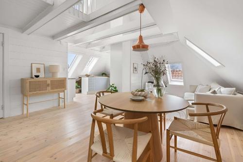 Sunny Balcony & Bathtub in Central Bergen – khách sạn tại Khac