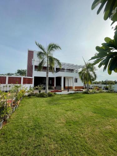 A szálláshely kívülről, Croc Villa 3BHK pvt Pool by Roamigo in Mugaiyur