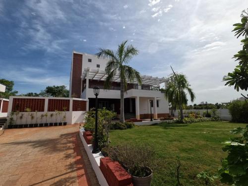 A szálláshely kívülről, Croc Villa 3BHK pvt Pool by Roamigo in Mugaiyur