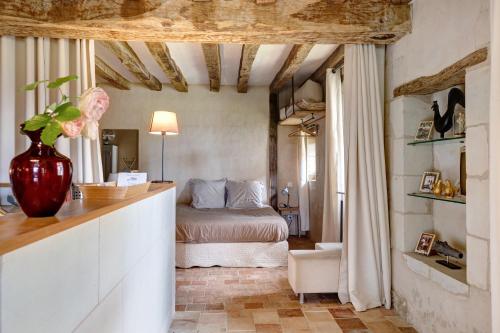 Relais du Château de Sonnay piscine (Relais du Chateau de Sonnay piscine) in Cravant Les Coteaux