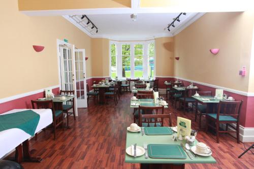 Russell Hotel - image 6