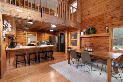 Lakes & Leisure! Spacious Berkshire Getaway in Chester (MA)