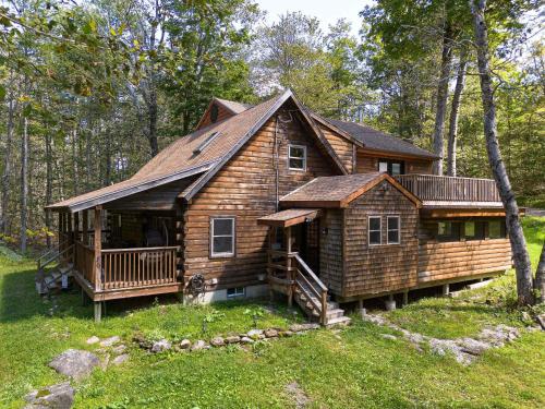 Lakes & Leisure! Spacious Berkshire Getaway in Chester (MA)
