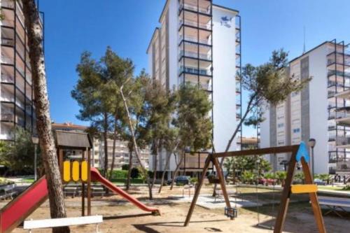 Oasis - Bright 2BR Apartment with Balcony Sitges - image 3