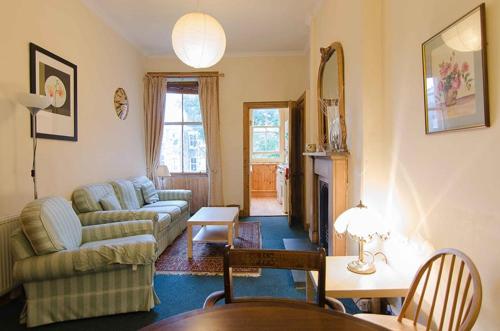 Elegant 4-Bed Home Near Edinburgh City Centre