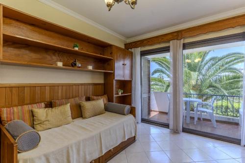 #366 Cozy 1BR Retreat Private Balcony – khách sạn tại Areias Sao João