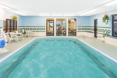 Ramada Limited Decatur - image 16