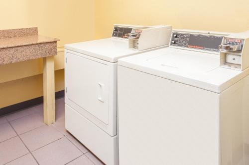 Ramada Limited Decatur - image 38
