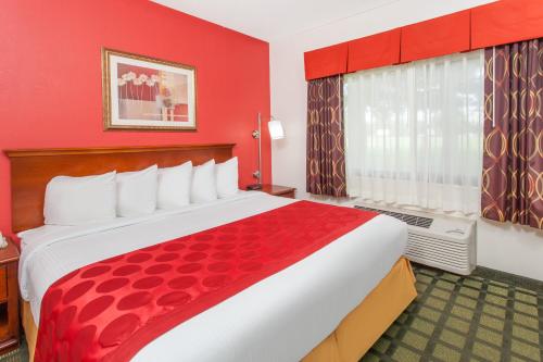 Ramada Limited Decatur - image 37
