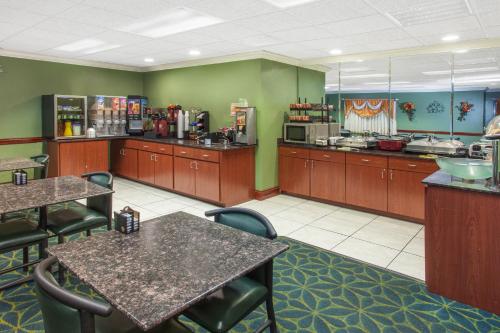 Ramada Limited Decatur - image 43
