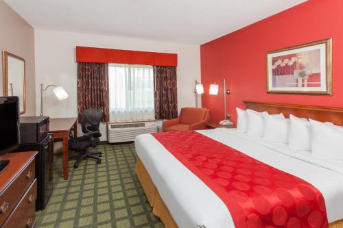 Ramada Limited Decatur - image 24