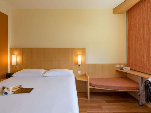 IBIS STUTTGART AIRPORT MESSE Room Type - Standard Double Room