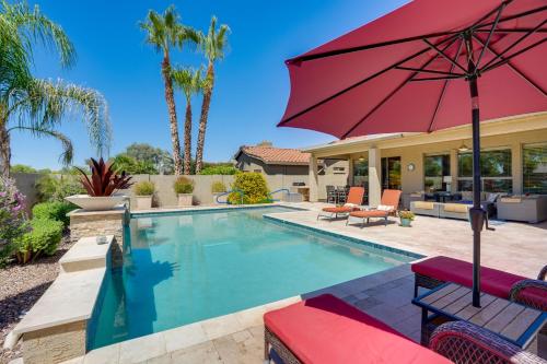 Private Pool & Golf Cart! PebbleCreek Home – khách sạn tại Goodyear
