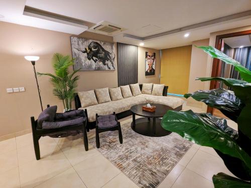 Supreme Deluxe One Bed Family Apartment in Goldcrest Mall and Residency Phase 4 DHA - image 7