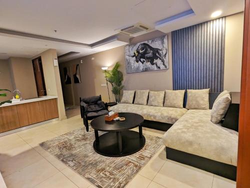 GOLDCREST MALL AND RESIDENCY - DELUXE ONE BED APARTMENT By ALVIS SUITE - image 6