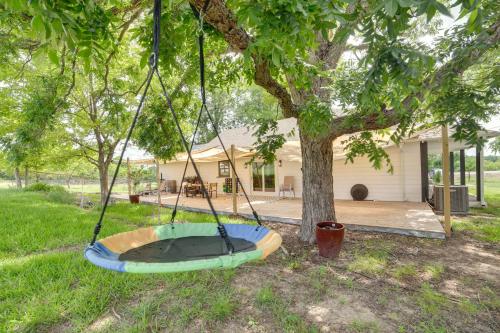 Blue Ridge Retreat on 10-Acre Farm: Rural Reset! in Weston (TX)