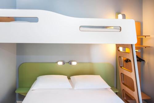 Ibis Budget Mulhouse Centre Gare Ibis Budget Mulhouse Centre Gare is conveniently located in the popular Centre Historique Ouest area. The property has everything you need for a comfortable stay. Service-minded staff will welcome and