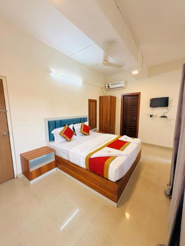 Hotel SAI GRAND in Kadri