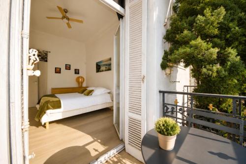 Bourgeois 3BR & Studio - terrace, walk to Croisette - Tap to explore photos