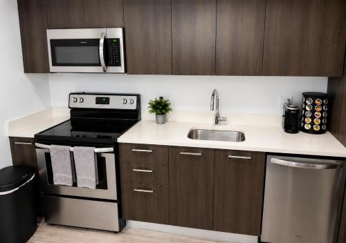 Facilities, Luxury studio with balcony and free parking in Other