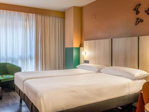 2 twin beds