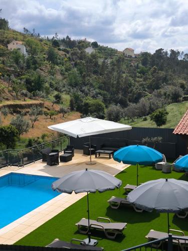 Peldbaseins, Casa Resineiro com Piscina, Garagem e Terraço (Casa Resineiro com Piscina, Garagem e Terraco) in Ermida