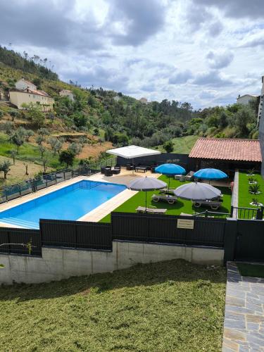 Peldbaseins, Casa Resineiro com Piscina, Garagem e Terraço (Casa Resineiro com Piscina, Garagem e Terraco) in Ermida