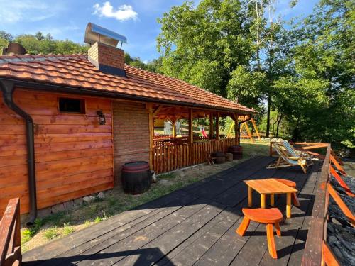 Brvnarica na reci in Aleksandrovac