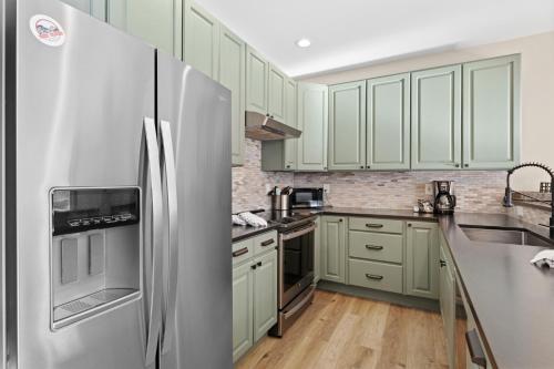 4 Bedrooms - image 2