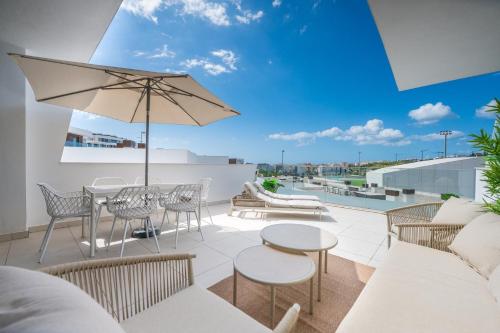 Atica sunset penthouse by Caseo