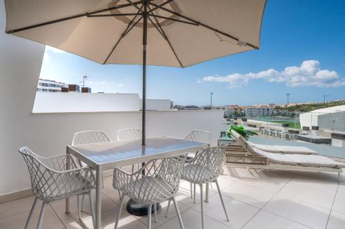 Atica sunset penthouse by Caseo