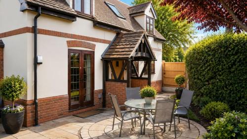 Measure Cottage - Sleeps 4 - Private Hot tub and garden in Wootton Wawen