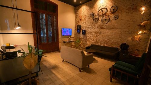 Shared lounge/TV area, A la Gurda Hostel - Barrio Sur in Tucuman