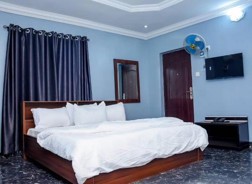 Luxury Deluxe with Private Bath, Free Parking and WiFi in Ota