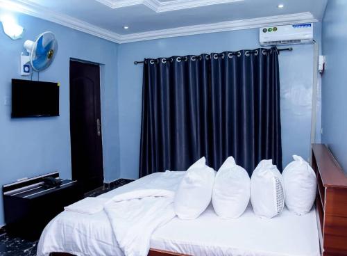 Luxury Deluxe with Private Bath, Free Parking and WiFi in Ota