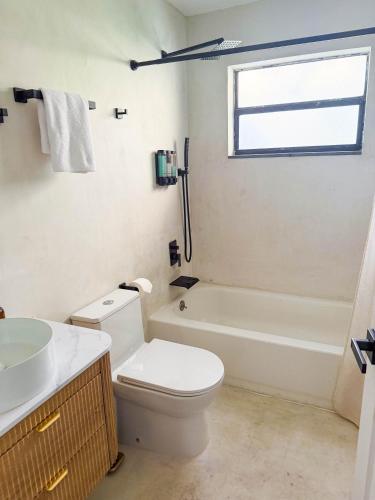 3BR near Hollywood Guitar 300mb Internet in Emerald Hills