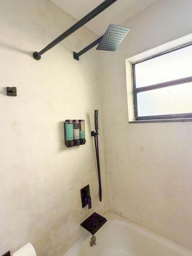 3BR near Hollywood Guitar 300mb Internet in Emerald Hills