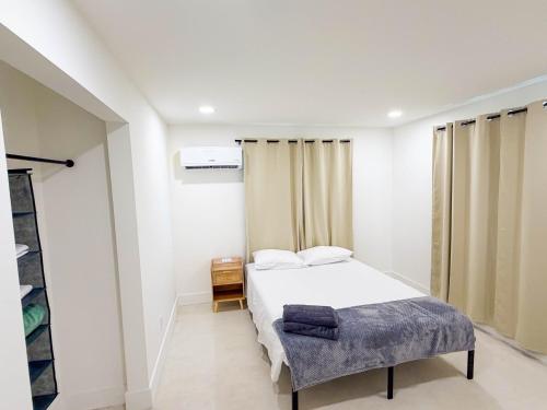 3BR near Hollywood Guitar 300mb Internet in Emerald Hills