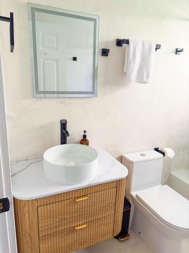 3BR near Hollywood Guitar 300mb Internet in Emerald Hills