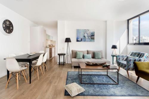 Stylish Spacious 3BR Apartment 5min From the Beach