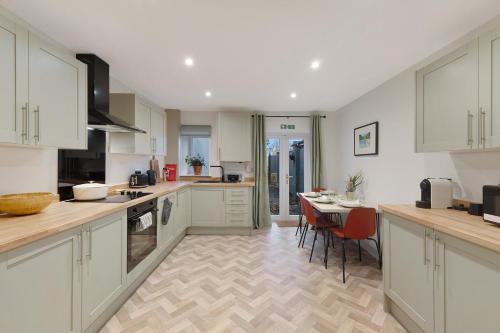 Iekārtas, Modern 2-Bed Durham Contractor Rates in Hallgarth