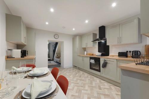Iekārtas, Modern 2-Bed Durham Contractor Rates in Hallgarth