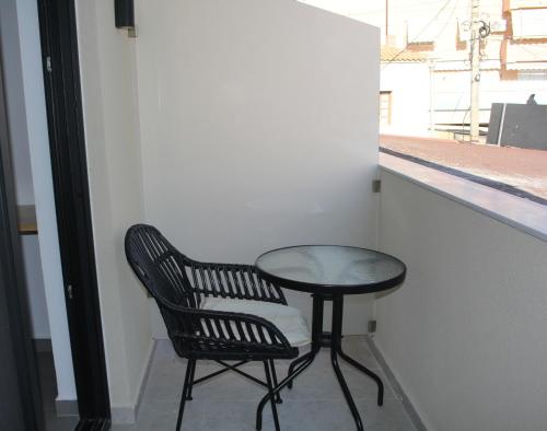 陽台/露台, Lazari S Apartments in 希馬拉